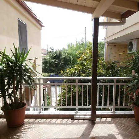 Hotel Villa Finikas 2*
