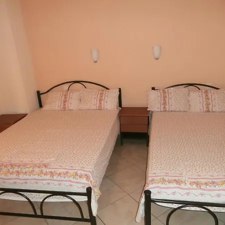 Villa Finikas فندق