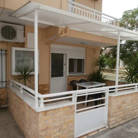 Villa Finikas فندق 2*