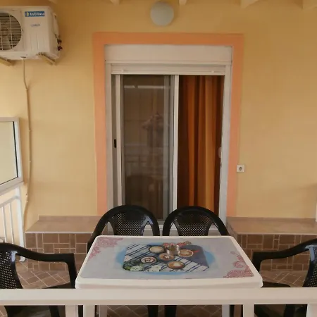 Villa Finikas فندق Vrasná